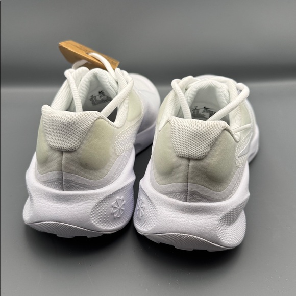 Nike Revolution 7 Running Shoe - Picture 3 of 5